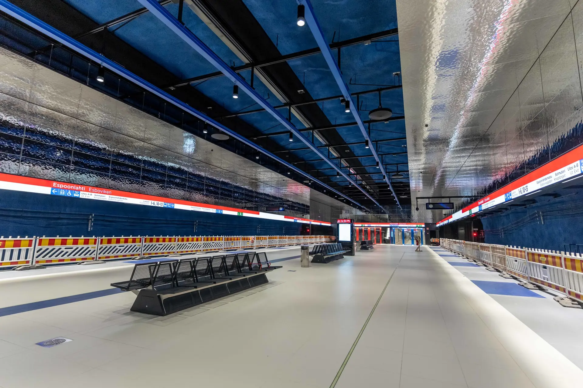 EspoonlahdenMetroasema_laituri_Länsimetro.jpg