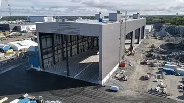 RMC:n telakan monitoimihalli harjakorkeudessa – yksi Rauman suurimmista teollisuusrakennuksista valmistuu joulukuussa