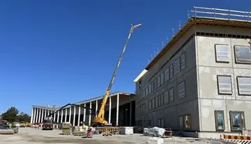 Uudenkaupungin suurhanke Wintteri saavutti harjakorkeuden – Suomen monipuolisimman monitoimijatalon rakentaminen etenee aikataulussa