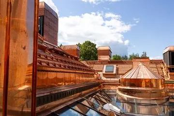 Lahden kaupungintalon perusparannus on valmistunut – ainutlaatuinen sisäpihan katos avaa uusia käyttömahdollisuuksia