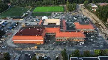 Sammontalo on harjakorkeudessaan – puurakenteinen monitoimitalo etenee aikataulussa