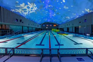 Maanalainen energiatehokas uimahalli-kylpylä valmistunut Lempäälän Ideaparkkiin – Vesimaailma Louhi avataan tänään