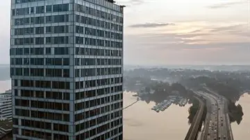 Kalasataman ensimmäisen pilvenpiirtäjän asukkaat tyytyväisiä tornitaloasumiseen