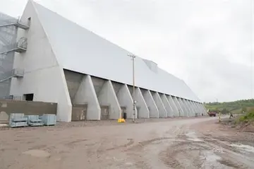 SRV Infra toteutti polttoainekentän betonirakenneurakan Vuosaaren biolämpölaitoksessa – Yksi Suomen suurimmista julkisivun puhdasvalukokonaisuuksista on nyt valmis