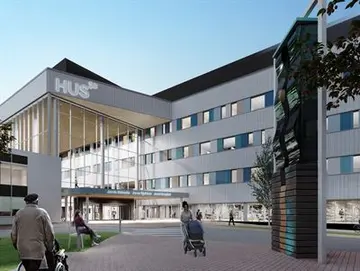Vähähiilisiä ratkaisuja suosiva Jorvin sairaalan uusi osastorakennus on saavuttanut harjakorkeuden