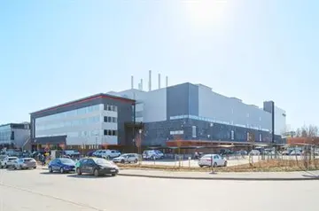 Piikiekkovalmistaja Okmeticille valmistui uusi tehdas Vantaalle – mittavan tehdasrakennuksen toteutti SRV